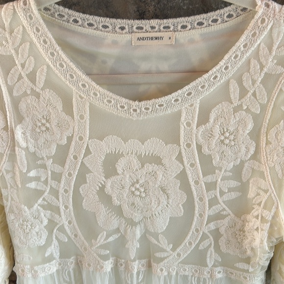 Lace Covered Lined Cream 3/4 Sleeve Above the Knee Medium Top;Perfect Condition! - Picture 3 of 16